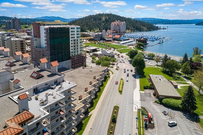 Building Photo - Beautiful Downtown Coeur d' Alene Condo  w/ Amazing Views!