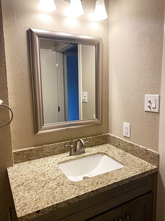 Building Photo - 8674 Glen Meadow Ln