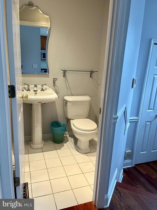 Building Photo - 518 Francis Nicholson Way