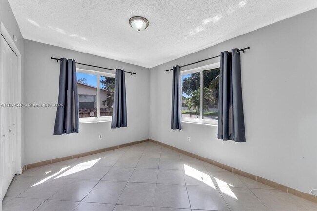 Building Photo - 7557 Farragut St