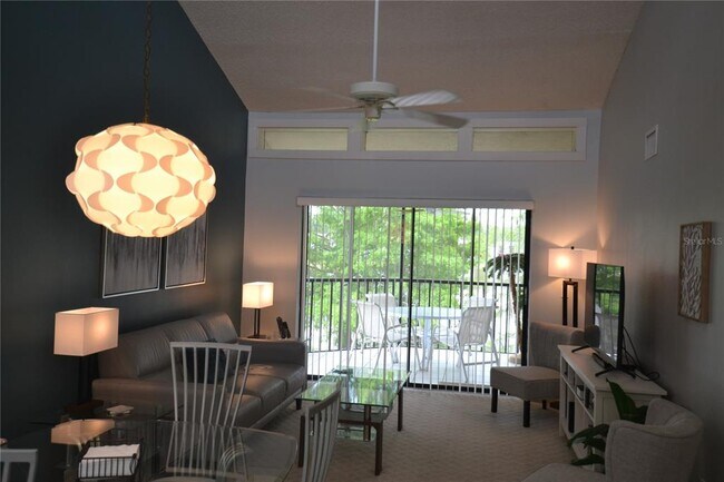 Building Photo - 284 Woodlake Wynde