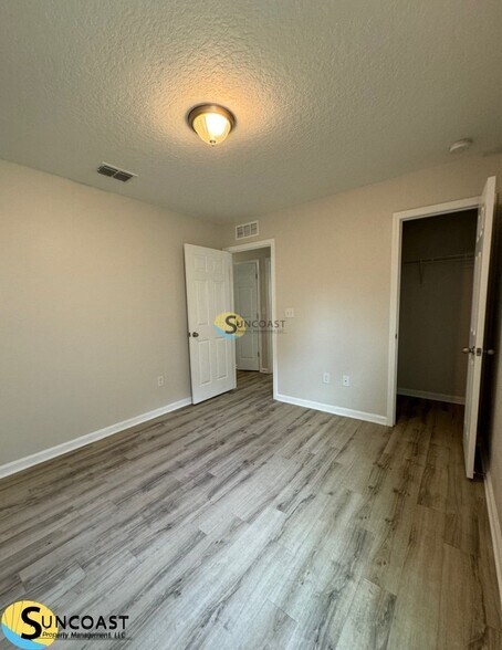 Building Photo - 8138 Ocala Ave