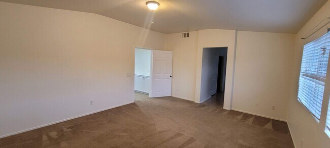 Building Photo - 1262 Garrett Way