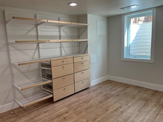 Building Photo - 933 Harrison St