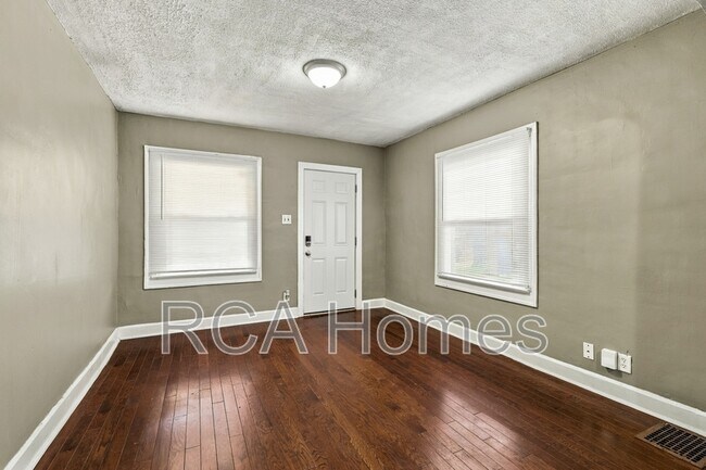 Building Photo - 1126 E Bradbury Ave