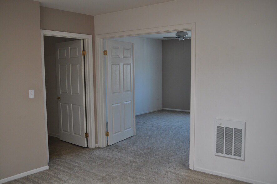 Entries to bedroom #1 and the bathroom - 1322 Garnet Ave