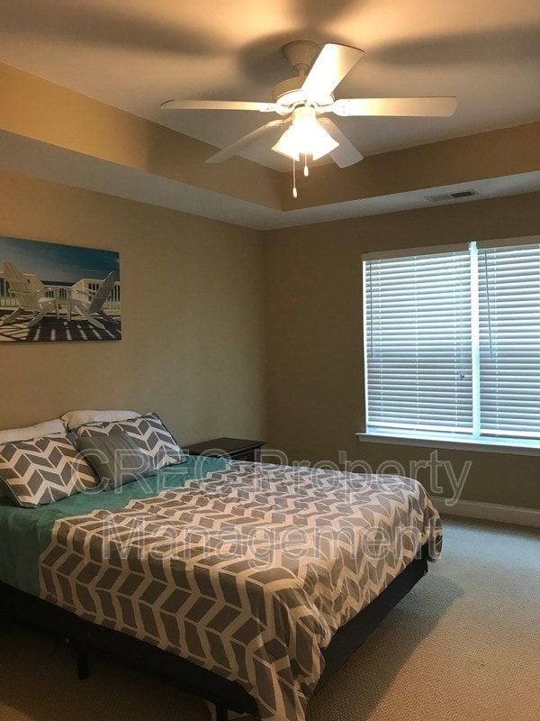 Building Photo - 4055 Hartland St