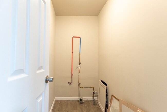 Building Photo - 564 Marquette Dr