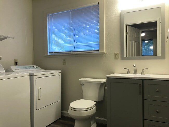 Building Photo - **Reserve for SUMMER 2026** - Beautiful Craftsman in Historic Barber District