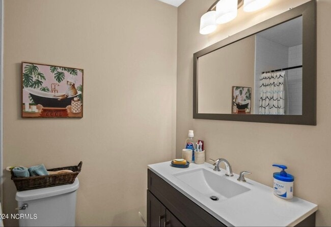 Building Photo - Exquisite One Level Townhome Quarterdeck Townes 2x2 Riverbend