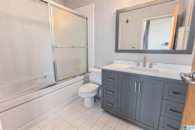 Building Photo - 2412 2nd Ave N