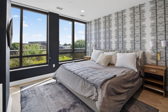 Building Photo - Stunning 2BR/2BA Luxury Condo // Capitol Hill Views // Garage Parking included