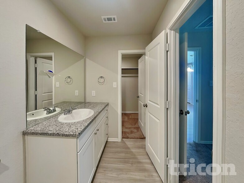 Building Photo - 13240 Rosemary Cove