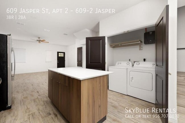 Building Photo - 609 Jasper St