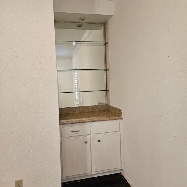 Building Photo - 712 Augusta Dr