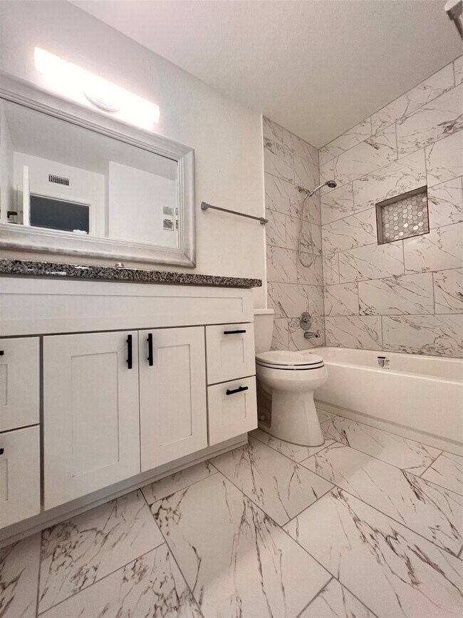 Building Photo - 3005 Walnut Bend Ln