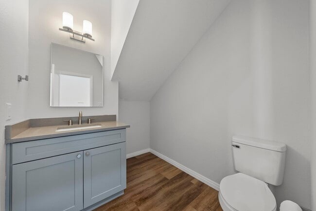 Building Photo - 105 Out Yonder