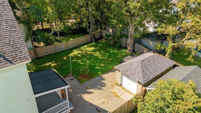 Building Photo - 87 College Ave