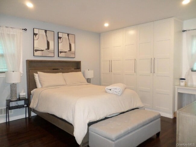 Building Photo - 8 Jodi Ln