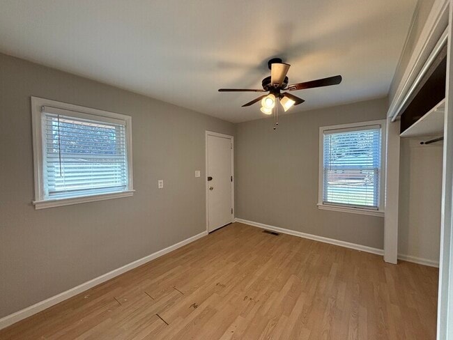 Building Photo - 104 Yancy Dr SE