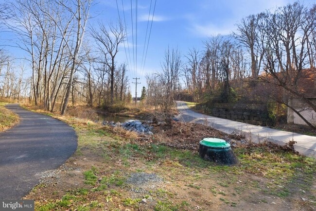 Building Photo - 1017 Venifena Terrace SE