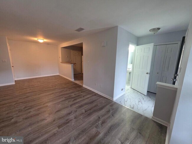 Building Photo - 2602 Saxony Dr