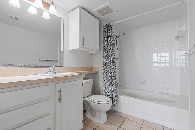 Building Photo - 2665 SW 37th Ave