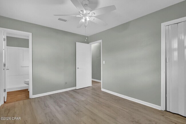 Building Photo - 922 Everitt Ave