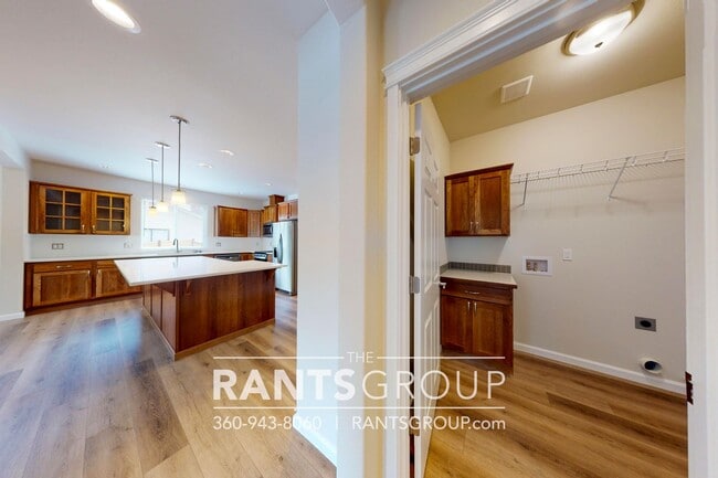 Building Photo - 3 Car Garage! Private Beach Access! Fantastic Location! I5 & shopping only 5 minutes away!