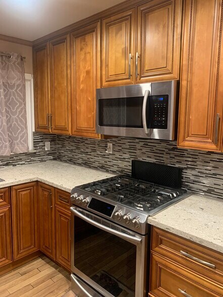 Building Photo - 766 N Alexandria Ave