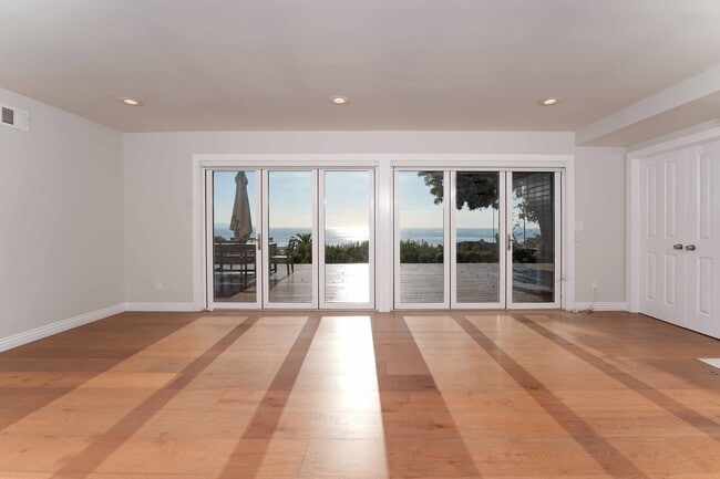 Building Photo - !! DESIRABLE 3 BEDROOM 3 BATHROOM LOCATED IN BEAUTIFUL RANCHO PALOS VERDES !!
