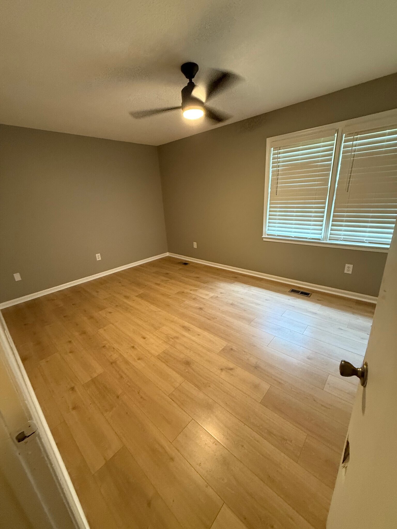 Building Photo - 1405 Harth Dr