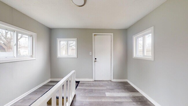 Building Photo - Lorain/W.73 neighborhood, updated 3 bed/1 bath single family house.