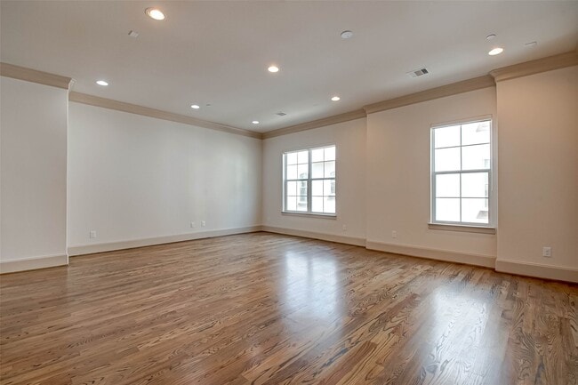 Building Photo - 4031 Bellefontaine