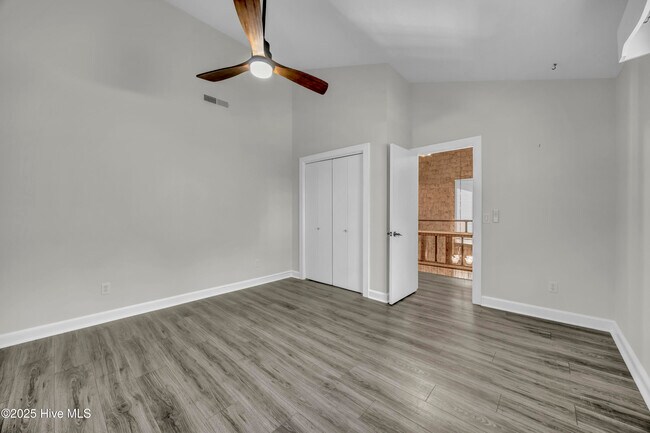 Building Photo - 14 Creekstone Ln