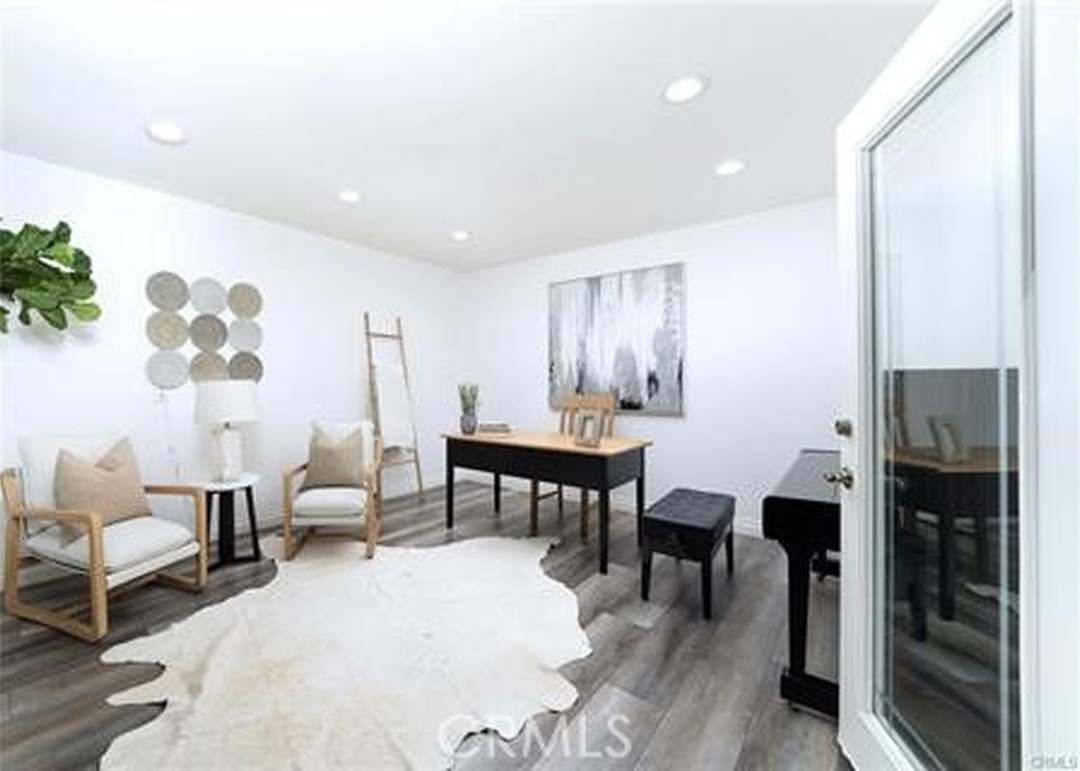 Building Photo - 52 Weepingwood