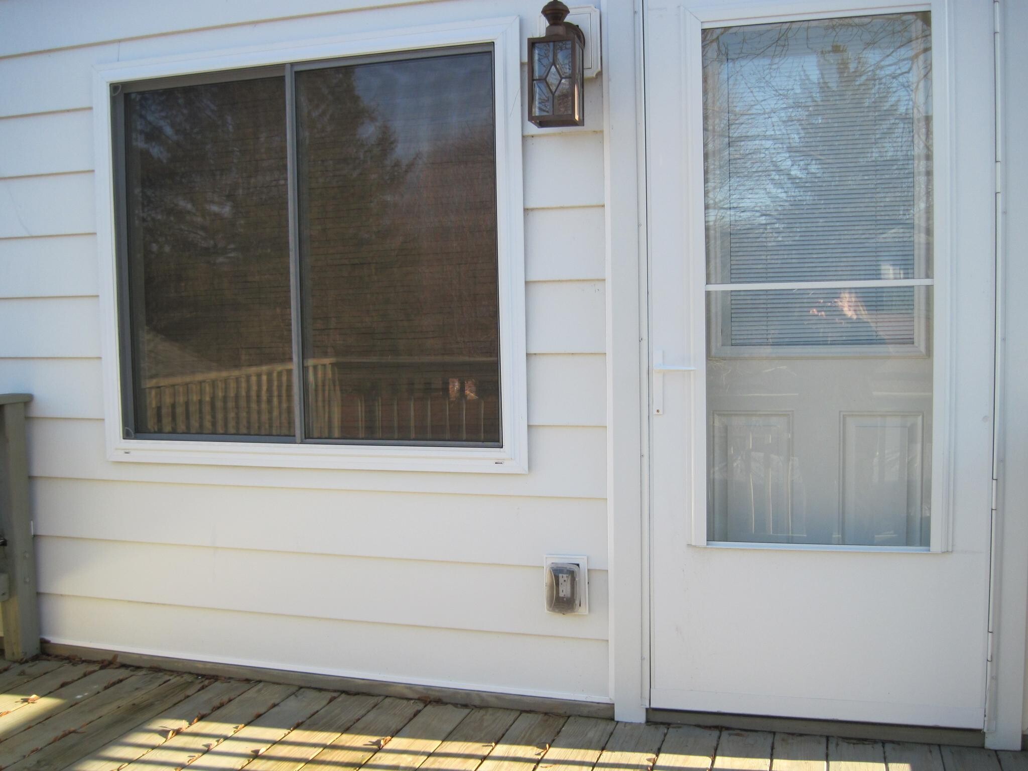 Building Photo - 322 N Titus Ave