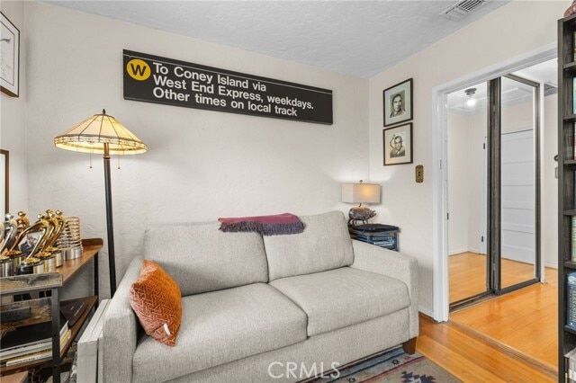 Building Photo - 721 Country Club Dr