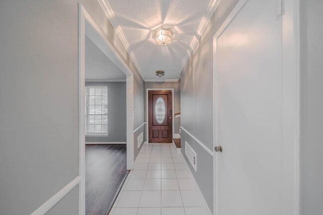 Building Photo - 10910 Vanderford Dr