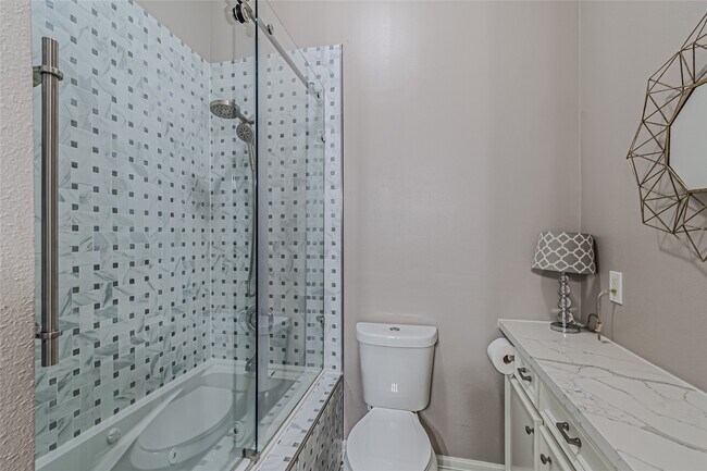 Building Photo - 15569 Crown Oaks Dr