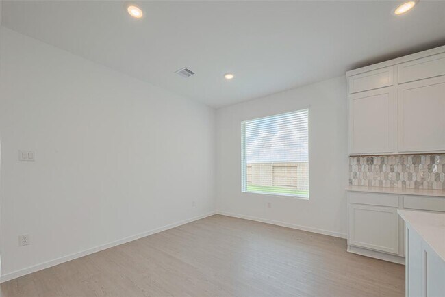 Building Photo - 6743 Iron Clover Dr