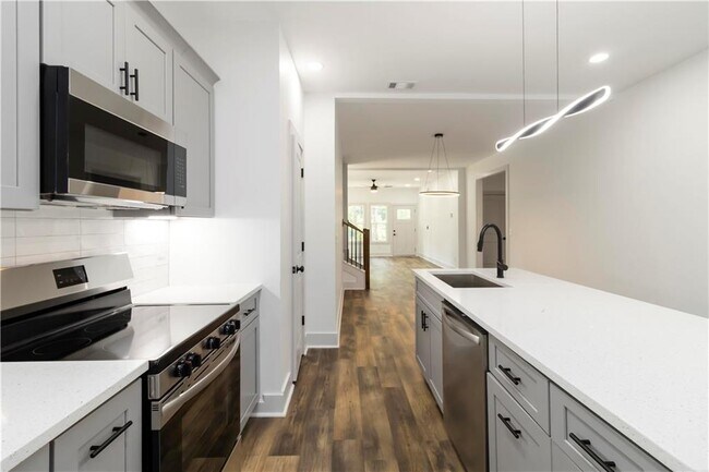 Building Photo - 2884 Thompson Cir
