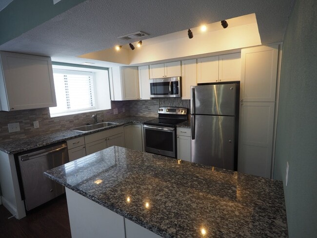 Building Photo - Amazing Austin condo!