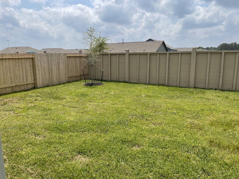 Private fully fenced backyard - 25665 Rose Creek Dr