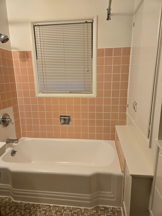 Building Photo - 266