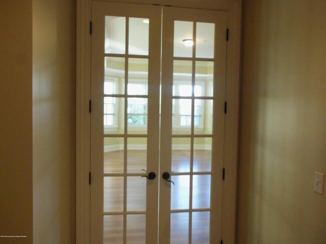 Building Photo - 1031 Oval Rd