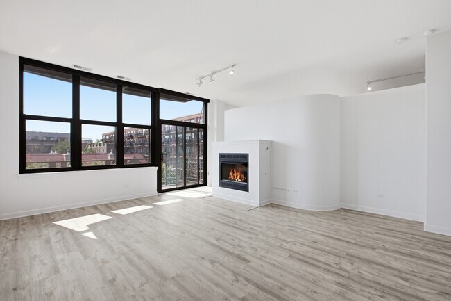 Building Photo - 15 S Throop St