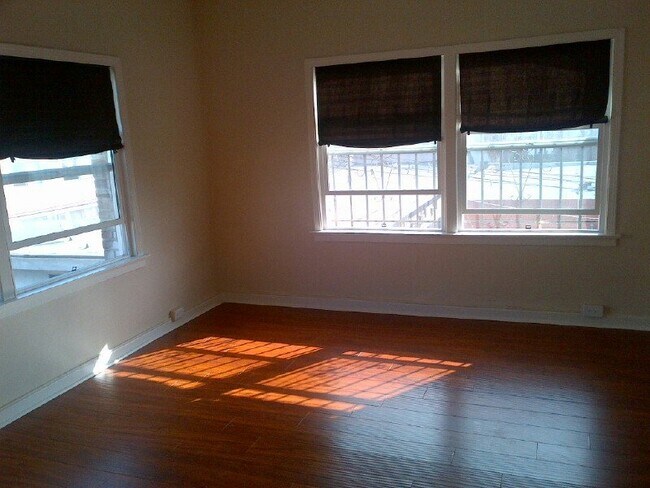 Building Photo - 730 S Catalina St