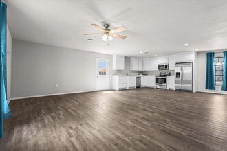 Building Photo - 327 Hiracheta Dr