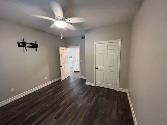 Building Photo - Upgraded Single Story First Floor Condo in Gated Community at Popular Madison Park Villas